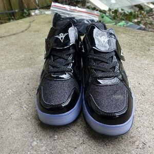 Big Kids Black Ainvlenan Light_Up Roller Sneakers Skates, EU Size 36, US